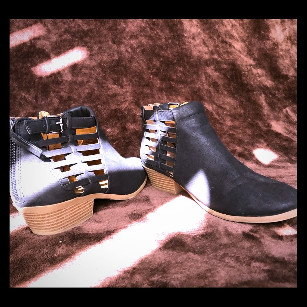 Black bootie shoes